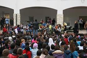 L'escola Manuel Lattur participa en el projecte Música en Viu