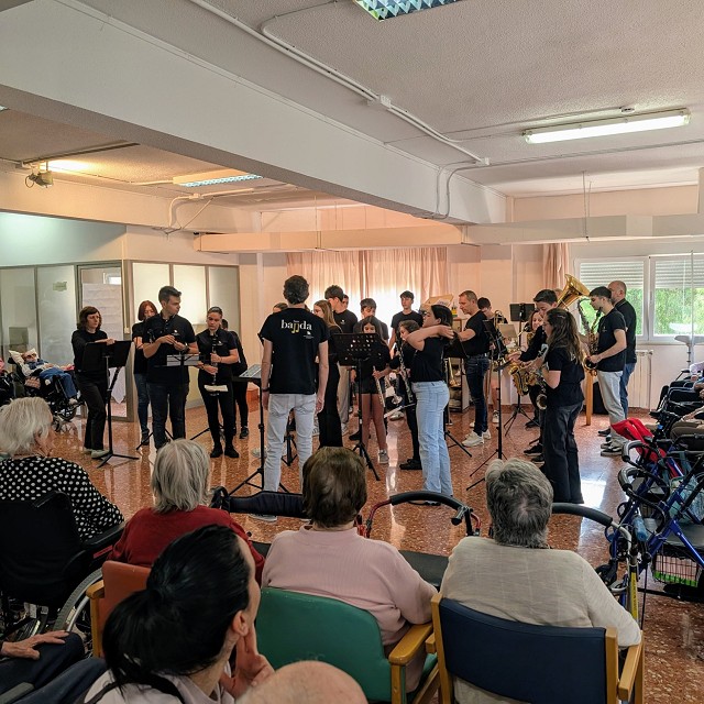 Foto Banda Juvenil a la Residència de Santa Llúcia